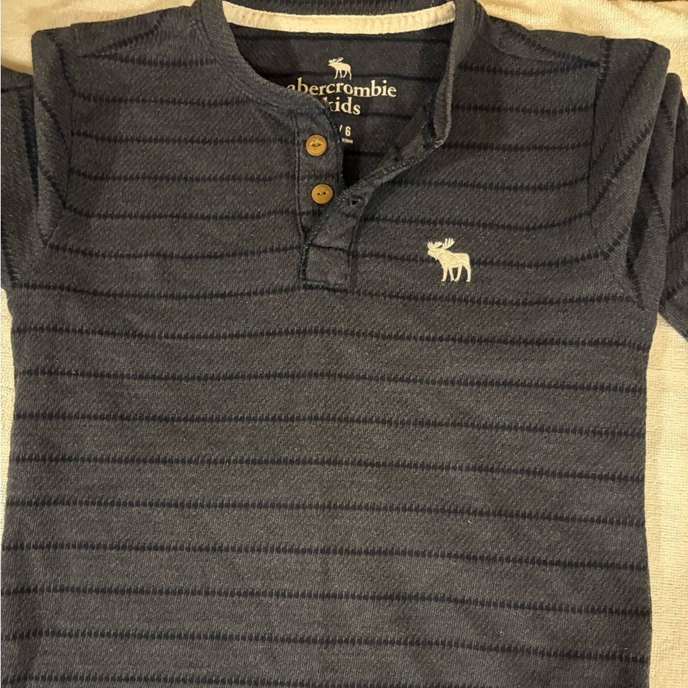 Boy’s long sleeve shirt. Worn, great condition & no holes’/stains.